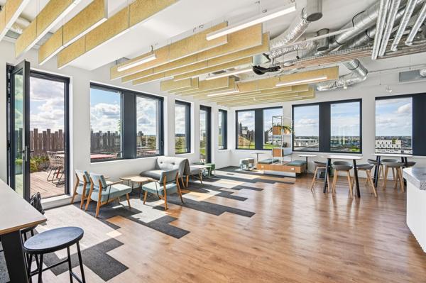 Bureaux à louer à Nanterre au pied du RER A avec services et commerces