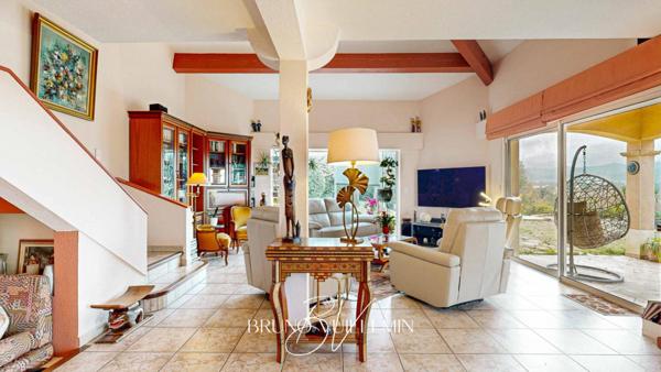 VILLA D'ARCHITECTE 186m2 Hab. / SECTEUR RESIDENTIEL