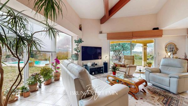 VILLA D'ARCHITECTE 186m2 Hab. / SECTEUR RESIDENTIEL