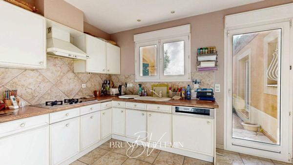 VILLA D'ARCHITECTE 186m2 Hab. / SECTEUR RESIDENTIEL