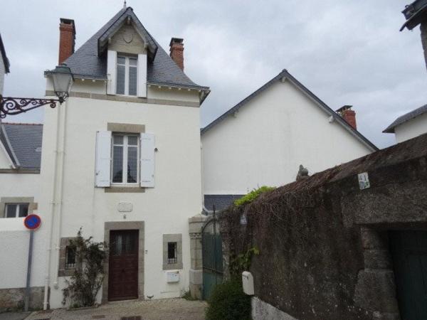 Située au cœur de  Piriac villa du 19e siècle .