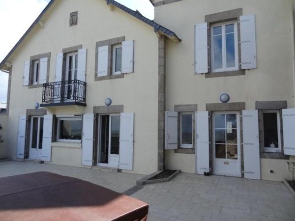 Située au cœur de  Piriac villa du 19e siècle .