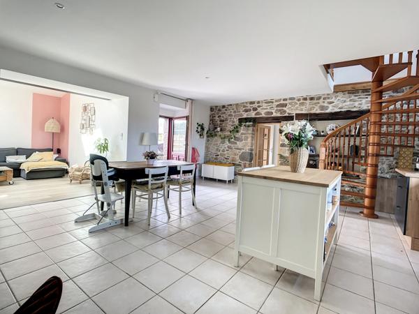 Charmante longère rénovée avec soin à Saint-Méloir-des-Ondes 127m2