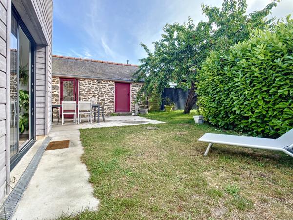 Charmante longère rénovée avec soin à Saint-Méloir-des-Ondes 127m2