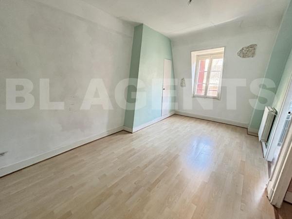 Local commercial + logement indépendant – cœur de Joigny, bâtiment historique