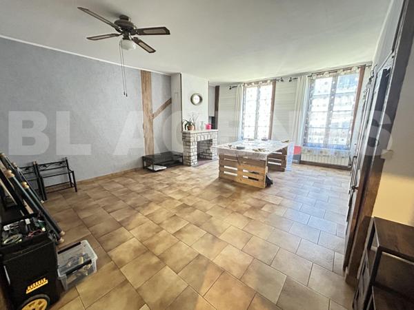 Local commercial + logement indépendant – cœur de Joigny, bâtiment historique