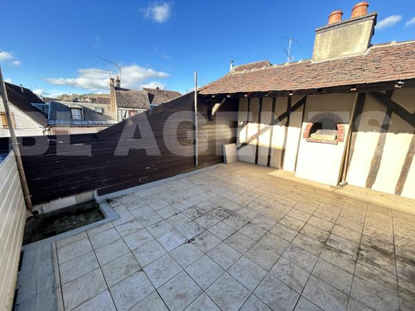 Local commercial + logement indépendant – cœur de Joigny, bâtiment historique