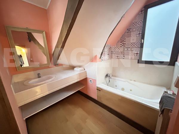 Local commercial + logement indépendant – cœur de Joigny, bâtiment historique