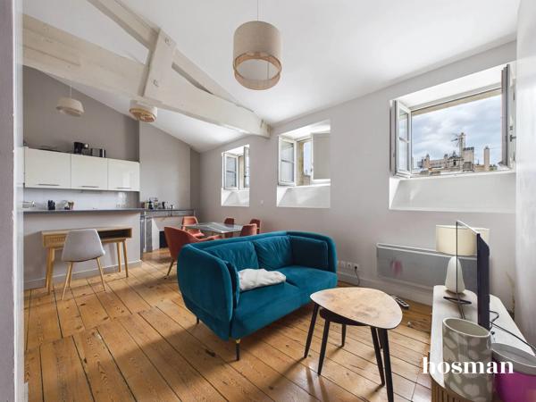 Superbe appartement 2 pièces de 46 m² - Lumineux dernier étage avec vue sur les toits - Donne sur rue du loup, Bordeaux