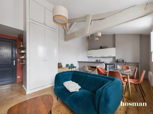 Superbe appartement 2 pièces de 46 m² - Lumineux dernier étage avec vue sur les toits - Donne sur rue du loup, Bordeaux