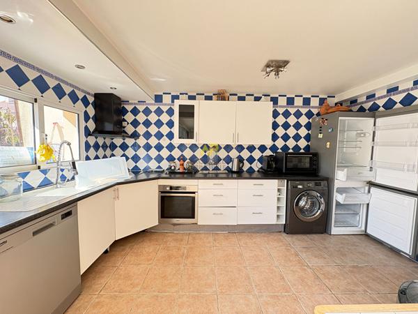 Champs Guillaume - 6 chambres 525 000 € **  - Référence  2047