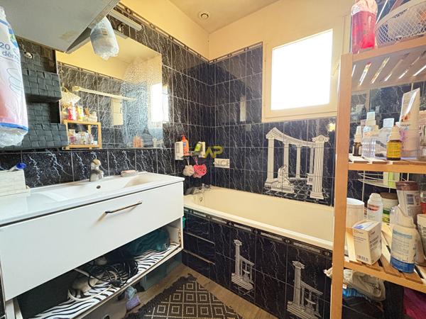 Champs Guillaume - 6 chambres 525 000 € **  - Référence  2047