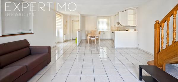 Étampes (91150) Duplex lumineux 3 pièces – 75 m² – Vue sur la Place de l’Hôtel de Ville – Étampes Centre