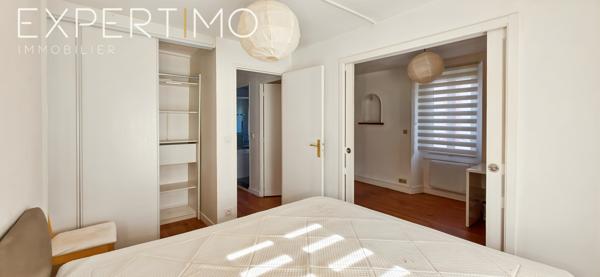 Étampes (91150) Duplex lumineux 3 pièces – 75 m² – Vue sur la Place de l’Hôtel de Ville – Étampes Centre