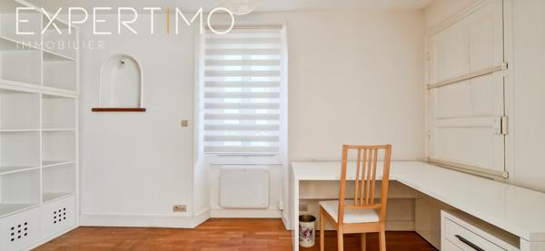 Étampes (91150) Duplex lumineux 3 pièces – 75 m² – Vue sur la Place de l’Hôtel de Ville – Étampes Centre