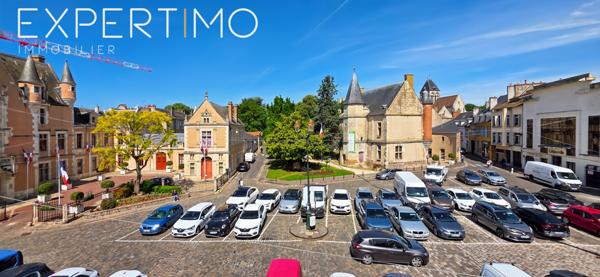 Étampes (91150) Duplex lumineux 3 pièces – 75 m² – Vue sur la Place de l’Hôtel de Ville – Étampes Centre