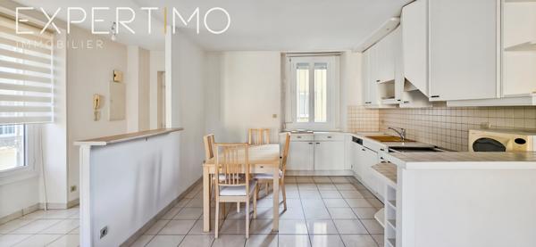 Étampes (91150) Duplex lumineux 3 pièces – 75 m² – Vue sur la Place de l’Hôtel de Ville – Étampes Centre