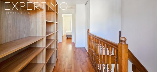 Étampes (91150) Duplex lumineux 3 pièces – 75 m² – Vue sur la Place de l’Hôtel de Ville – Étampes Centre