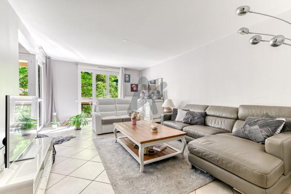 FRANCHEVILLE-APPARTEMENT FAMILIAL DANS RESIDENCE AVEC PARC
