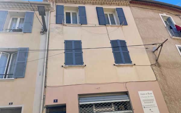 Immeuble à vendre    4 pièces • 120 m2 Hyères