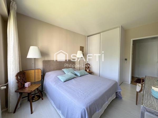 Un grand attique au sein d'un parc privé !