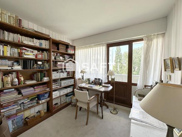 Un grand attique au sein d'un parc privé !