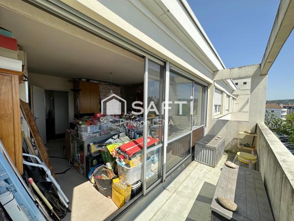 Un grand attique au sein d'un parc privé !