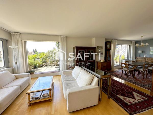 Un grand attique au sein d'un parc privé !