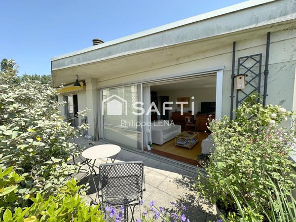 Un grand attique au sein d'un parc privé !