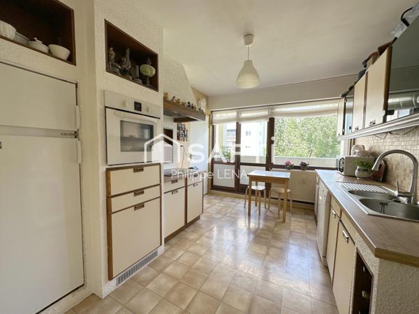 Un grand attique au sein d'un parc privé !