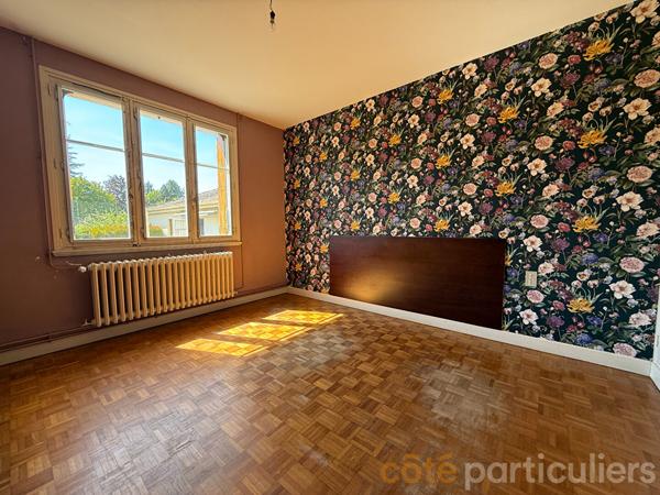 Vente
                Maison86 m² - 3 Pièces -
                    CHARENTON DU CHER (18210)