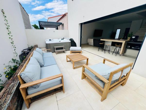 VILLA RE 2020 120m2, AVEC JACUZZI ET GARAGE