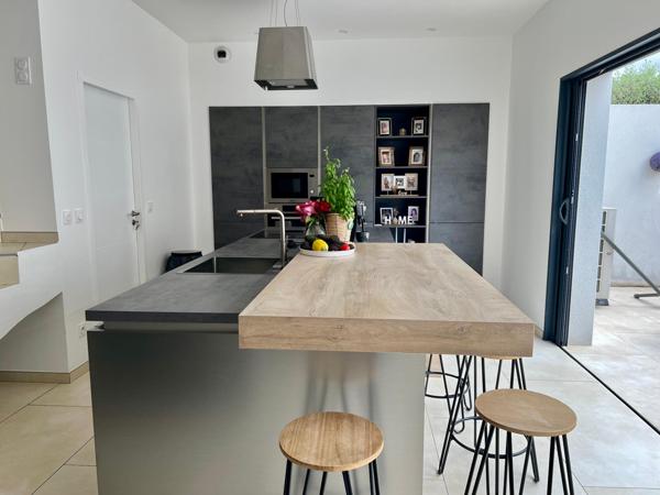 VILLA RE 2020 120m2, AVEC JACUZZI ET GARAGE