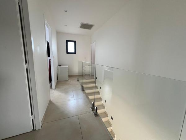 VILLA RE 2020 120m2, AVEC JACUZZI ET GARAGE