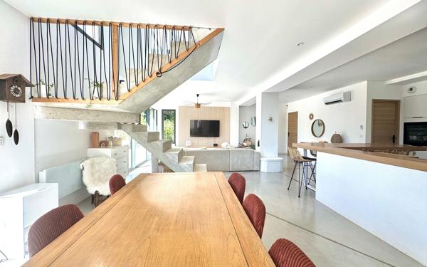 Maison à vendre    7 pièces • 180 m2 Salon-de-Provence