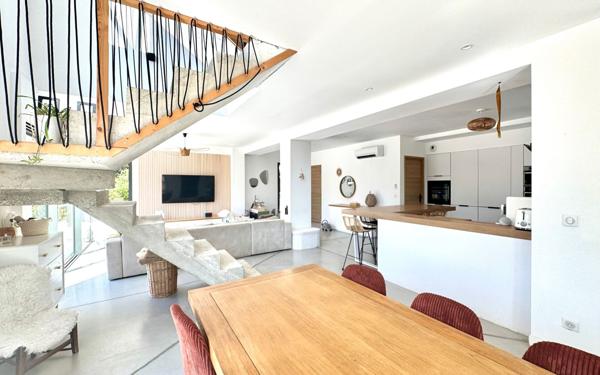 Maison à vendre    7 pièces • 180 m2 Salon-de-Provence