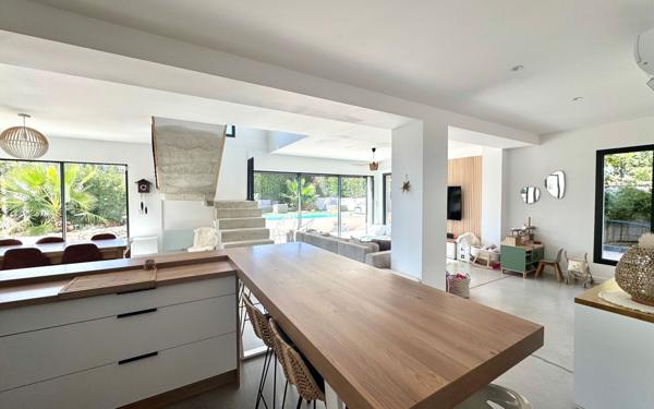 Maison à vendre    7 pièces • 180 m2 Salon-de-Provence