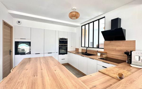 Maison à vendre    7 pièces • 180 m2 Salon-de-Provence