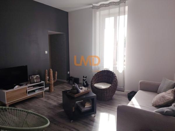 Immeuble de rapport rénové : 3 appartements + caves + garages + jardin
