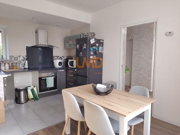 Immeuble de rapport rénové : 3 appartements + caves + garages + jardin