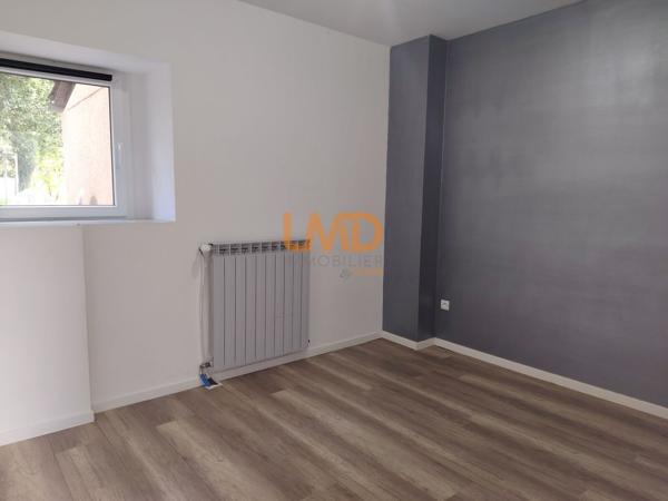 Immeuble de rapport rénové : 3 appartements + caves + garages + jardin