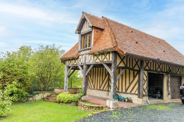 Maison Ancienne de Standing avec Piscine et Vue Campagne