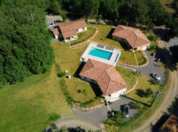 Superbe maison moderne avec piscine