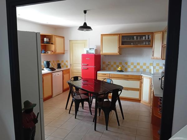 Prestation qualitative : Plain-Pied de 125 m2, parcelle paysagée de 1400 m2, piscine et paillotte