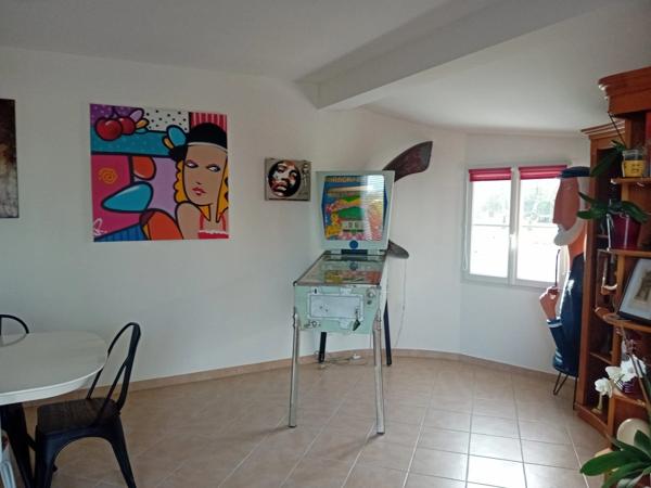 Prestation qualitative : Plain-Pied de 125 m2, parcelle paysagée de 1400 m2, piscine et paillotte