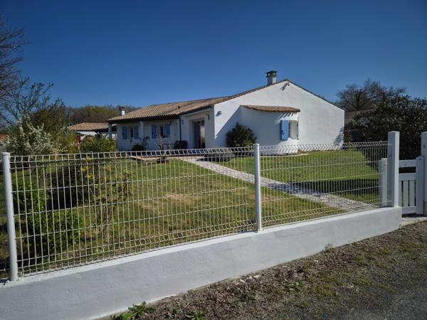 Prestation qualitative : Plain-Pied de 125 m2, parcelle paysagée de 1400 m2, piscine et paillotte