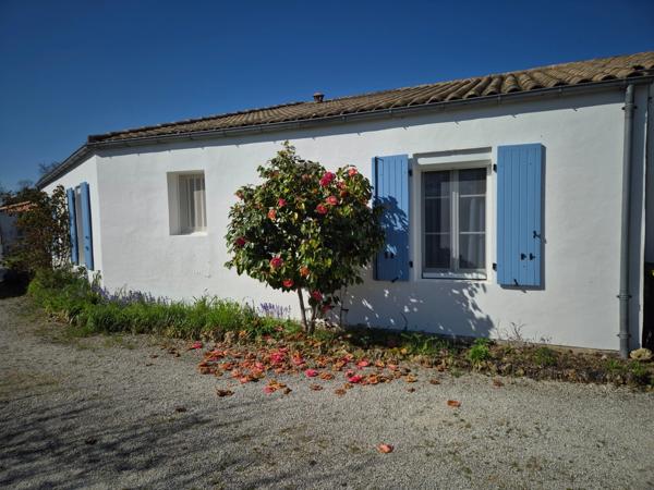 Prestation qualitative : Plain-Pied de 125 m2, parcelle paysagée de 1400 m2, piscine et paillotte