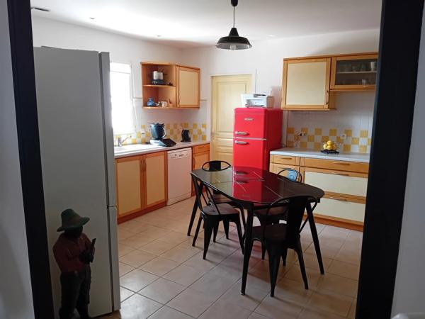 Prestation qualitative : Plain-Pied de 125 m2, parcelle paysagée de 1400 m2, piscine et paillotte