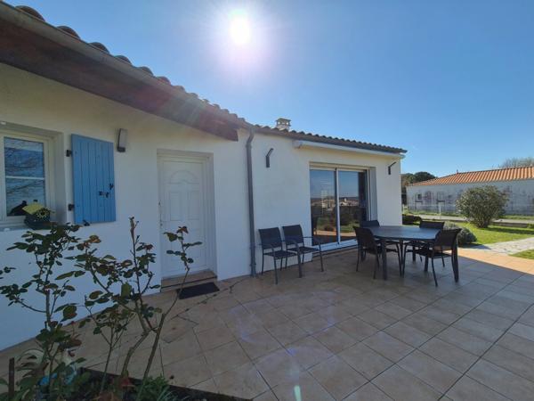 Prestation qualitative : Plain-Pied de 125 m2, parcelle paysagée de 1400 m2, piscine et paillotte