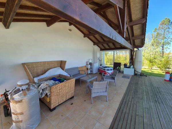 Prestation qualitative : Plain-Pied de 125 m2, parcelle paysagée de 1400 m2, piscine et paillotte